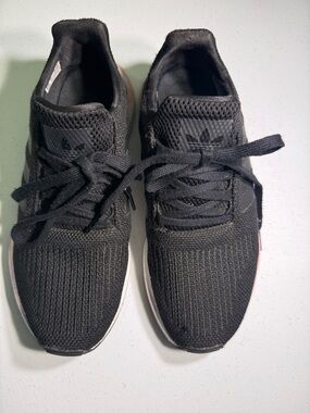 adidas Women’s Black Knit Low-Top Sneakers with White/pink Midsole